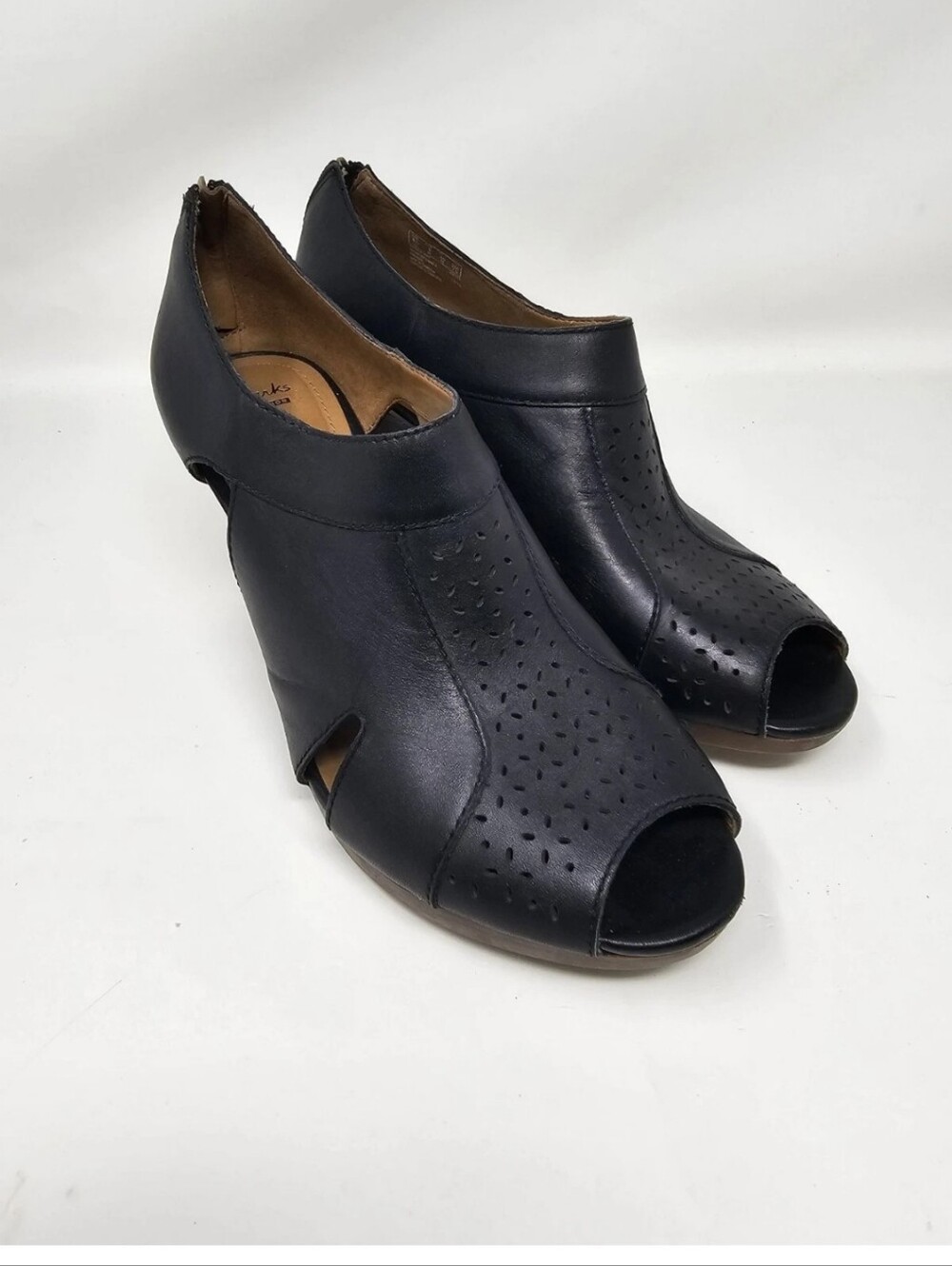 Clarks Collection Leather Heel Peep Toe Sandals Size 9